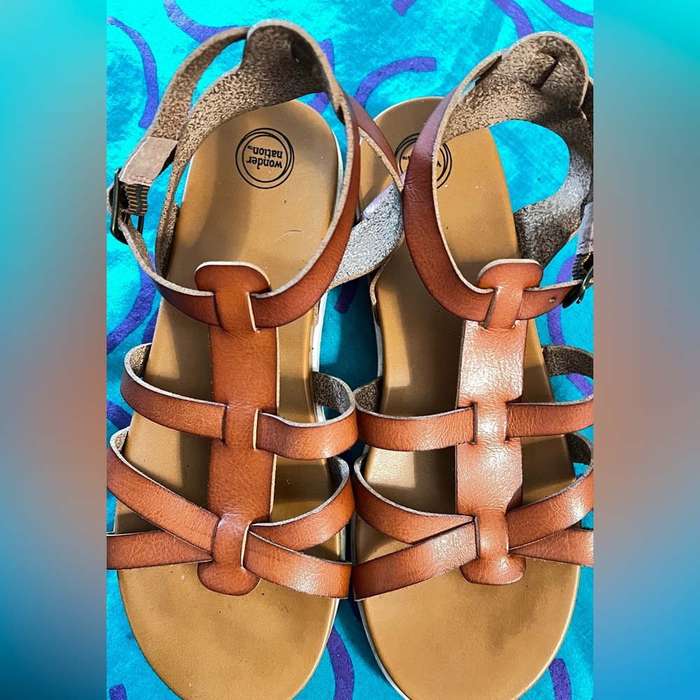 Wonder nation size 5 sandals.